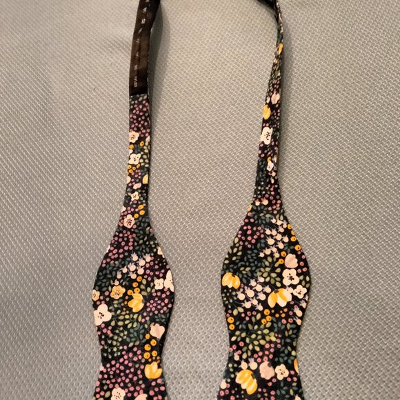 Cremieux Bow Tie - Picture 1 of 3